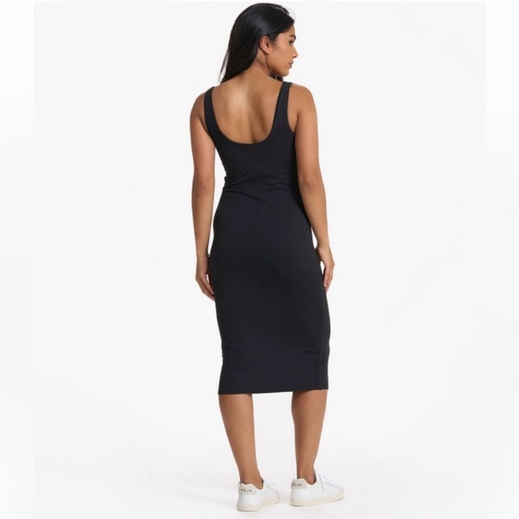vuori Halo Essential Dress Black Heather Midi - Picture 2 of 7